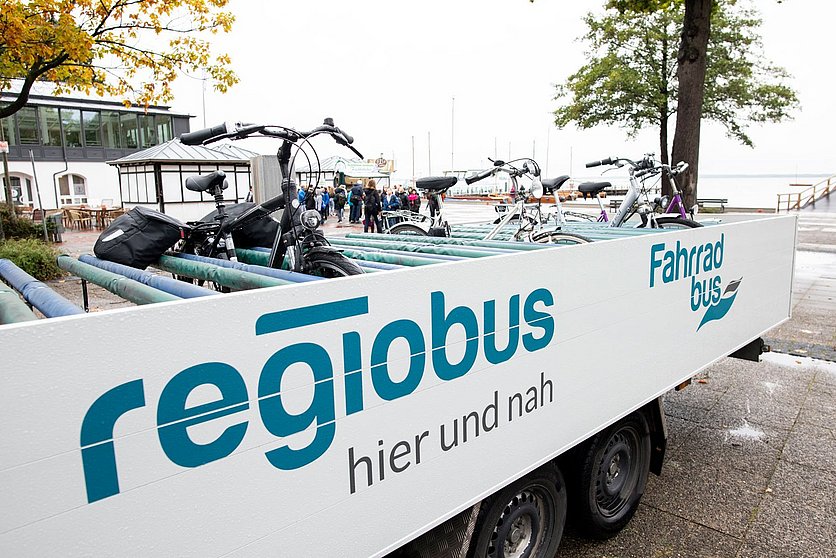 Bild vom Fahrradbus-Anhänger von regiobus mit Fahrrädern