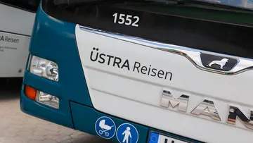 Aufgrund einer Betriebsversammlung bei ÜSTRA Reisen kommt es am Freitag, 26. Juni 2026, von circa 12 Uhr bis 16 Uhr, im Busverkehr zu Einschränkungen.