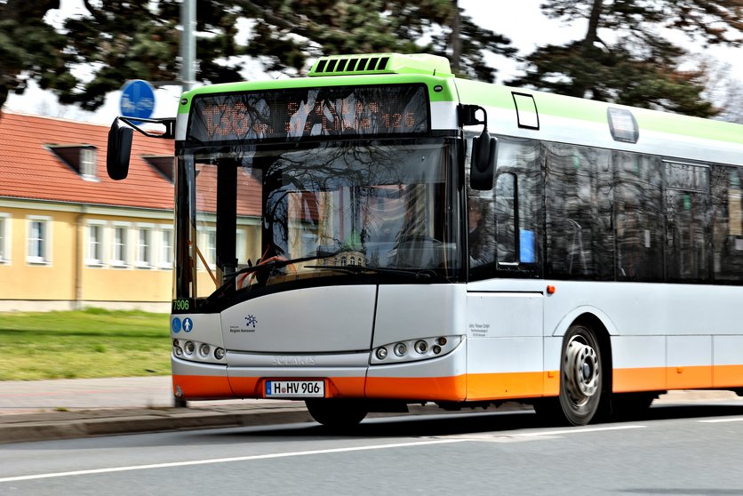 Ein Urbino-Dieselbus auf Strecke