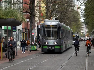 Stadtbahn auf Limmerstraße in Linden