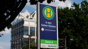 Im Bereich vor der Haltestelle „Lortzingstraße“ werden die Gleise erneuert. Für den gesperrten Streckenabschnitt wird ein Ersatzverkehr mit Bussen eingerichtet.