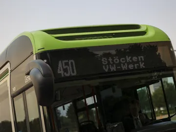 Zielanzeige eines Busses der Linie 450