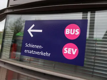 Stadtbahnlinien 3 und 7 - Ersatzverkehr mit Bussen zwischen „Wallensteinstraße“ und „Wettbergen“ wegen Bauarbeiten.