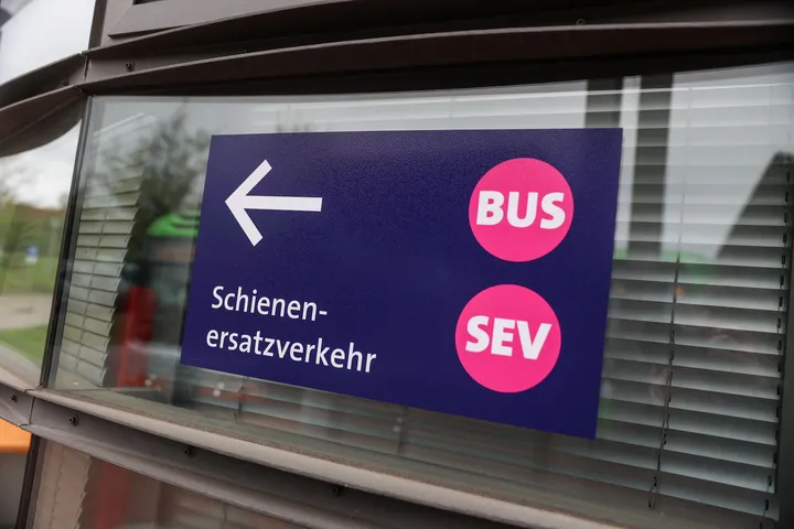 Stadtbahnlinien 3 und 7 - Ersatzverkehr mit Bussen zwischen „Wallensteinstraße“ und „Wettbergen“ wegen Bauarbeiten.
