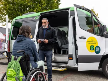 Mobilitätstrainings der ÜSTRA in den Kommunen mit regiobus Bussen und sprinti 