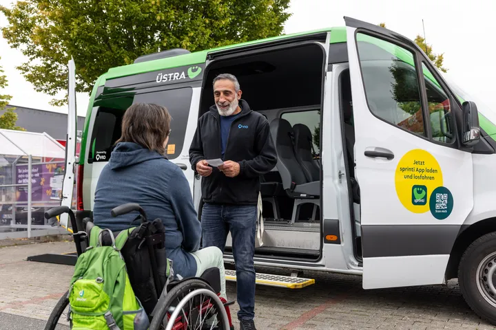 Mobilitätstrainings der ÜSTRA in den Kommunen mit regiobus Bussen und sprinti 
