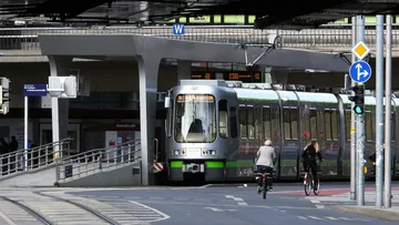 Stadtbahn der ÜSTRA in der Innenstadt