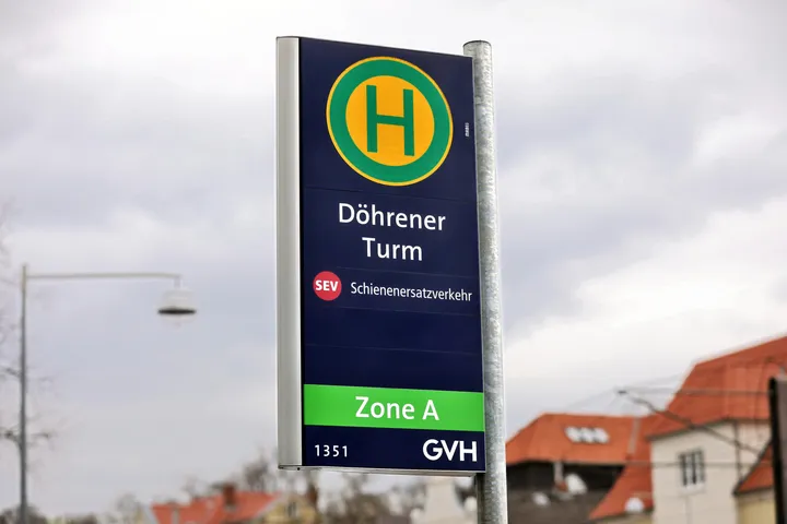 Haltestellenschild der Haltestelle Döhrener Turm