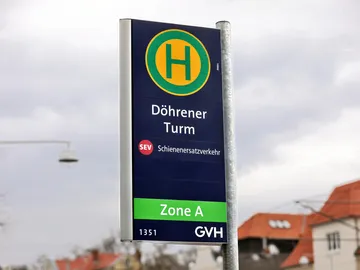 Haltestellenschild der Haltestelle Döhrener Turm