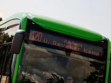 Zielanzeige der Buslinie 120 Ahlem über Geveker Kamp