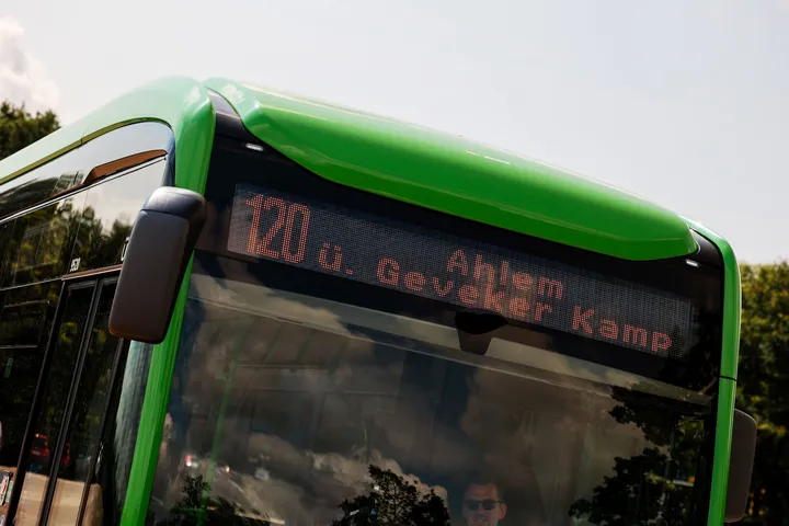 Zielanzeige der Buslinie 120 Ahlem über Geveker Kamp