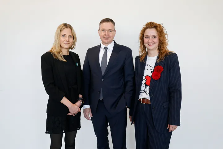 Elke van Zadel, Olof Seidel und Denise Hain - ÜSTRA Vorstand