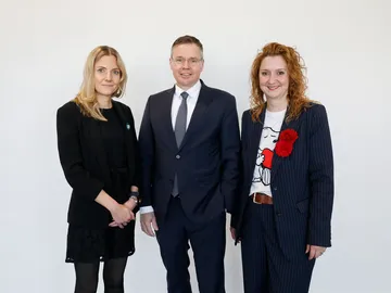 Elke van Zadel, Olof Seidel und Denise Hain - ÜSTRA Vorstand