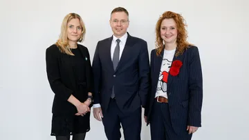 Elke van Zadel, Olof Seidel und Denise Hain - ÜSTRA Vorstand