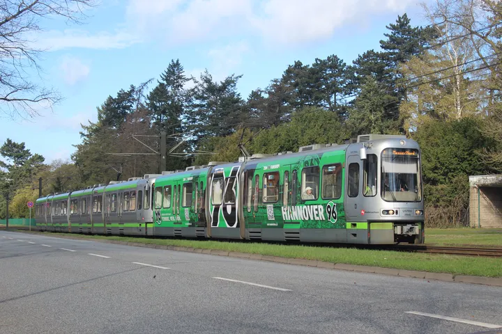 ÜSTRA Stadtbahn im Hannover 96 Design
