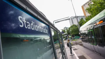 Wegen Instandhaltungsarbeiten am Hochbahnsteig entfällt der Halt in Richtung stadteinwärts bis Mittwoch, 12. August 2026.